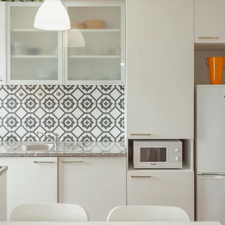 Espinho Seawalk And Seaview By Vacationy