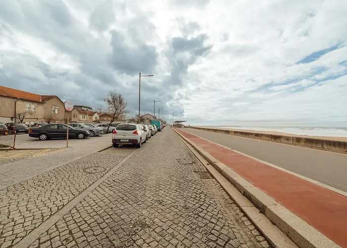 Espinho Seawalk And Seaview By Vacationy Porto