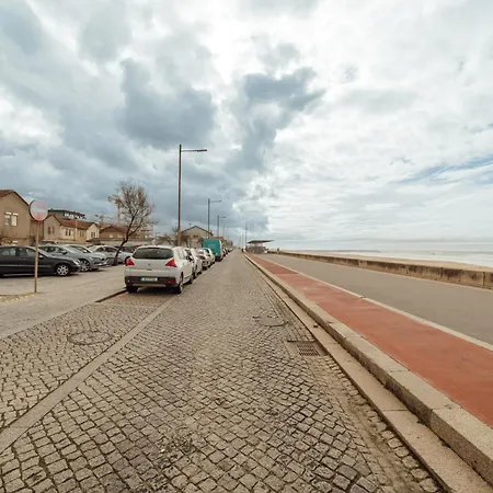 Espinho Seawalk And Seaview By Vacationy Porto