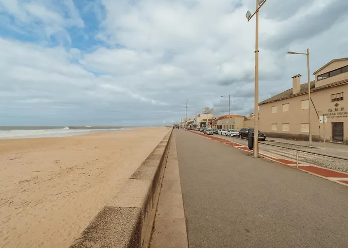 Espinho Seawalk And Seaview By Vacationy