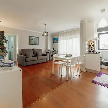 아파트 Espinho Seawalk And Seaview By Vacationy *